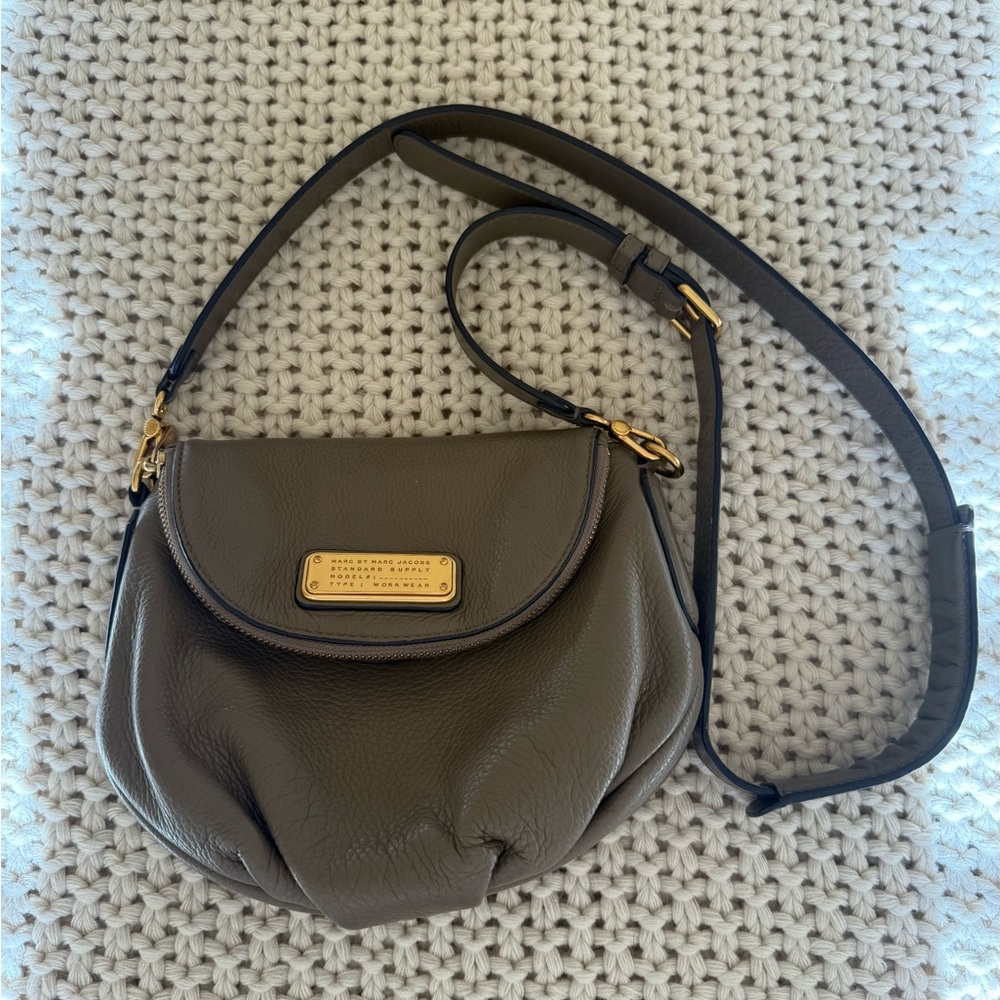 Marc Jacobs Natasha Crossbody Taupe Leather Shoulder Bag